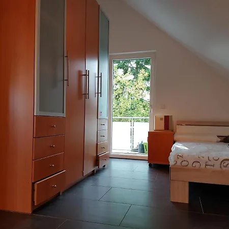3,5 Zimmer Hochwertig Eingerichtete Dachgeschosswohnung *