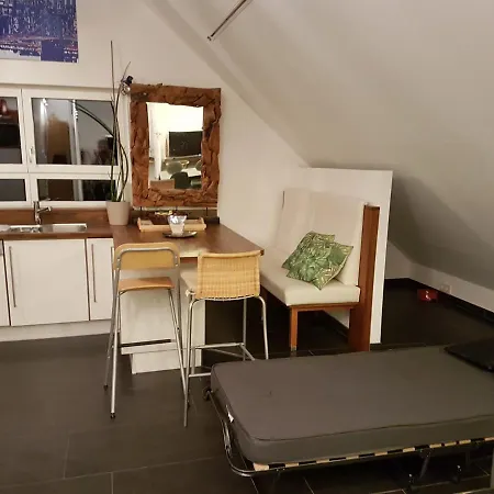Apartment 3,5 Zimmer Hochwertig Eingerichtete Dachgeschosswohnung *